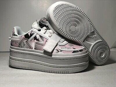 This image has an empty alt attribute; its file name is nike-vandal-2k-lx-floral-white-platform-casual.jpg